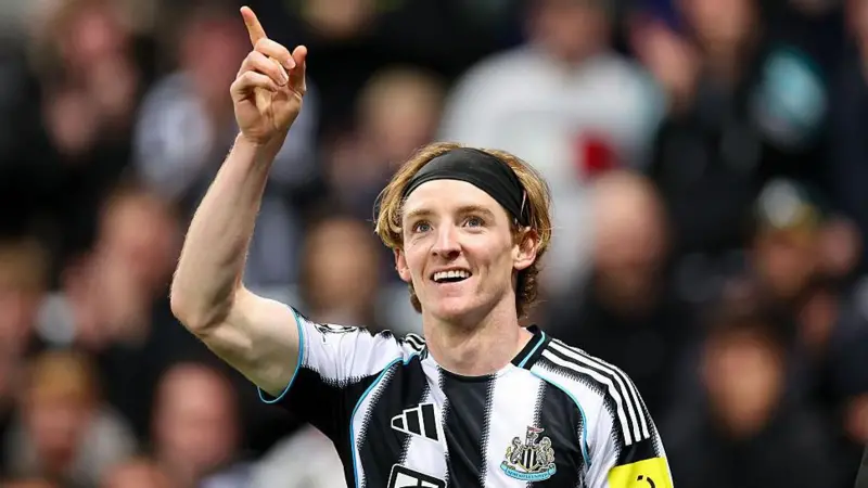 Anthony gordon Di tengah euforia kemenangan Newcastle United atas Benfica di Liga Champions, Jose Mourinho menyampaikan pesan singkat.