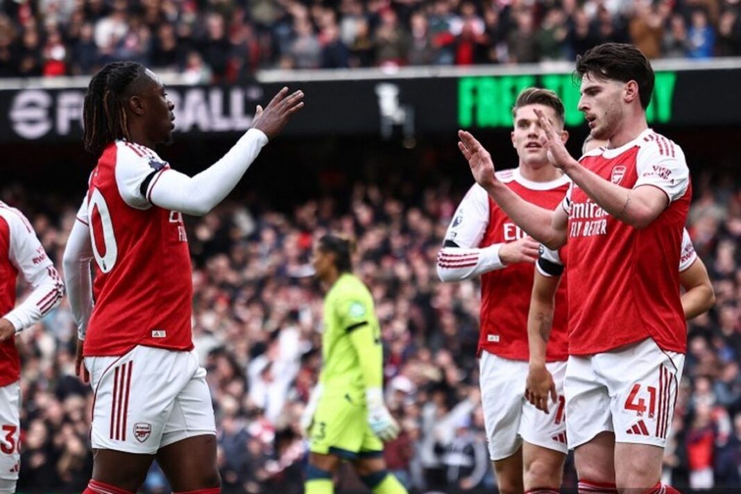 Arsenal menang cengan cukup meyakinkan setelah mengalahkan West Ham dua gol tanpa balas di kandang sendiri.