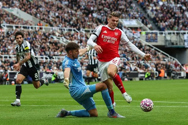 Arsenal berhasil membalikkan keadaan di kandang Newcastle United setelah akhirnya mereka mengakhiri laga dengan skor 1-2.