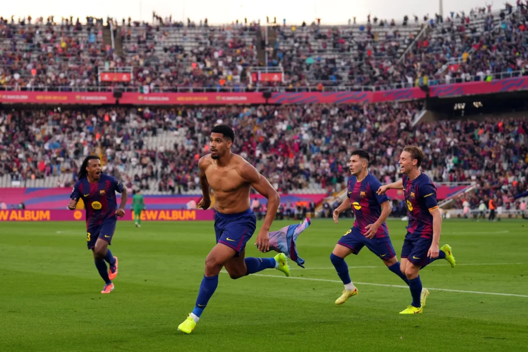 Gol Ronald Araujo sukses membawa Barcelona mengamankan tiga poin di kandang sendiri setelah mengalahkan Girona dengan skor 2-1.