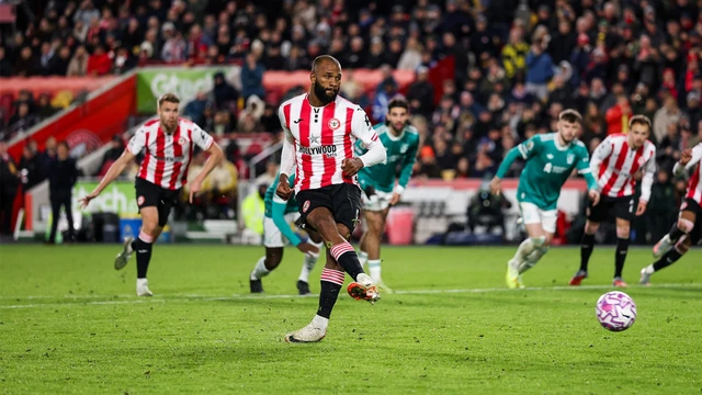 Brentt Brentford semakin memperlihatkan tajinya melawan tim besar, kali ini mereka mengalahkan Liverpool dengan skor meyakinkan 3-2.