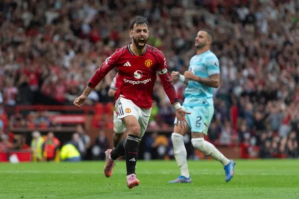 Manchester United sukses menenang dengan cukup dramatis usai Bruno Fernandes mencetak gol di injury time, skor 3-2.