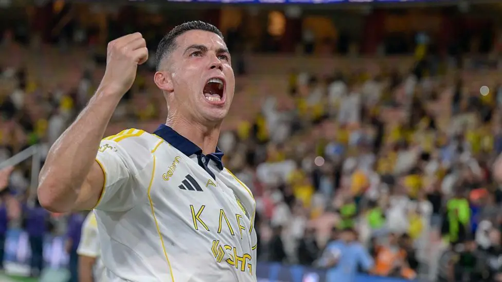 Cristiano Ronaldo telah secara resmi menjadi atlet sepak bola pertama di dunia yang meraih status miliarder.