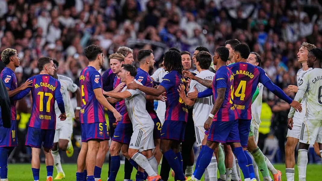 Real Madrid sukses keluar sebagai pemenang di laga El Classico edisi pertama di musim ini usai mengalahkan Barcelona dengan skor 2-1.