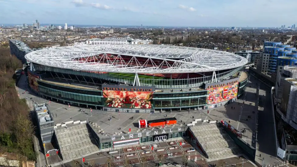 Manajemen Arsenal dikabarkan telah menginisiasi pembicaraan internal mengenai rencana perluasan kapasitas Stadion Emirates.