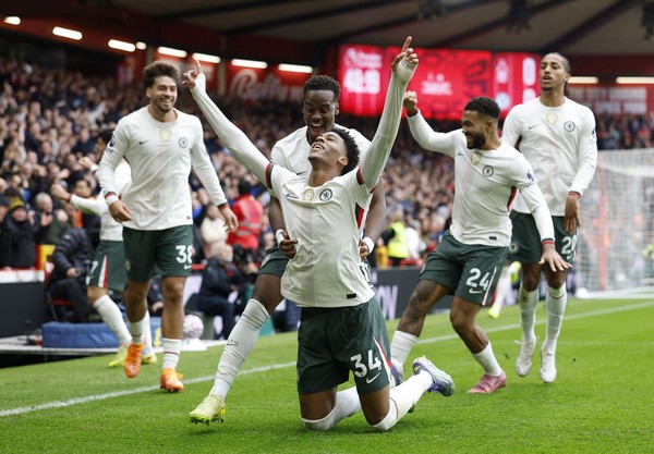 Chelsea tampaknya masih terlalu tangguh untuk Nottingham Forest, terbukti sang tamu mencetak tiga gol tanpa balas.