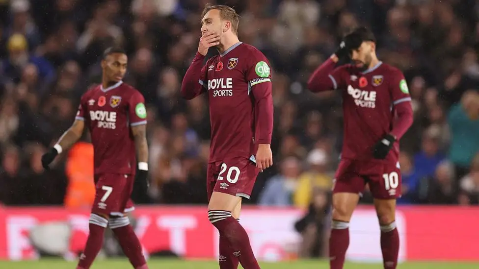 Ham West Ham kembali menorehkan catatan suram dengan terpuruk di dasar klasemen Liga Premier setelah takluk dari Leeds, Jumat malam.