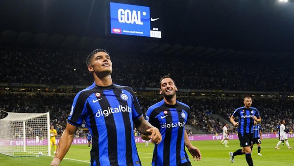 Inter Milan menang besar di kandang sendiri setelah mengalahkan lawannya yang belum terkalahkan, Cremonese dengan skor 4-1.