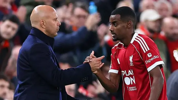 Alexander Isak, pemain termahal dalam sejarah Inggris, dinilai belum mampu membuktikan diri layak menjadi starter Hugo Ekitike di Liverpool.