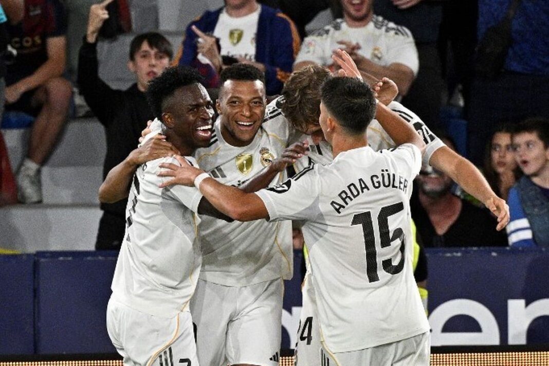 Real Madrid sukses mengamankan tiga poin di kandang sendiri setelah mengalahkan tamunya Villarreal dengan skor 3-1.