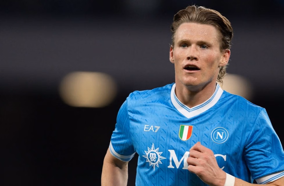 Napoli Napoli berhasil kembali ke puncak klasemen setelah menghempaskan perlawanan dari Inter Milan dengan skor meyakinkan 3-1.