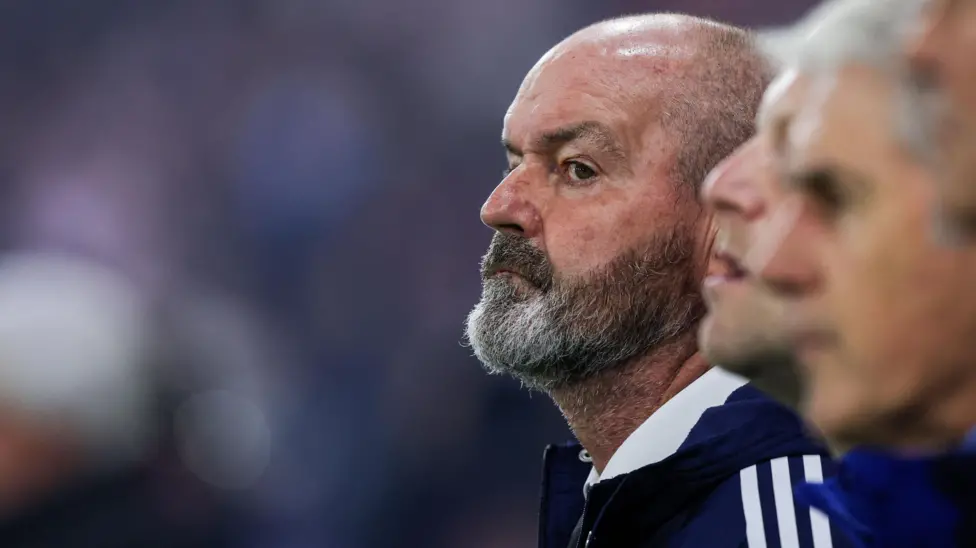 Steve Clarke mengungkapkan rasa takjubnya karena ternyata dirinya masih bertahan sebagai pelatih kepala Skotlandia.