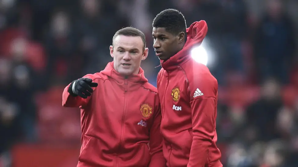 Wayne Rooney meyakini bahwa faktor lingkungan bukanlah akar masalah ketidakkonsistenan penampilan Marcus Rashford di Setan Merah.