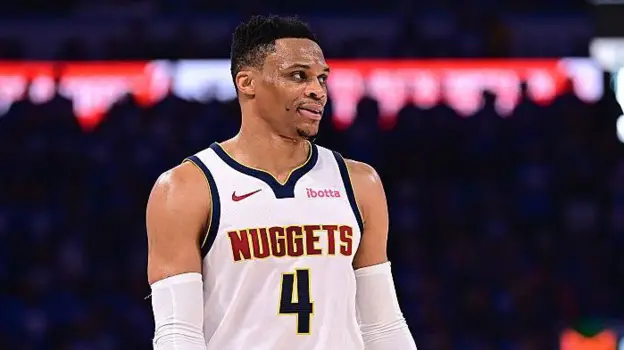 Setelah melalui 17 musimnya di NBA, kabar terbaru mengonfirmasi bahwa Russell Westbrook telah sepakat bergabung dengan Sacramento Kings.