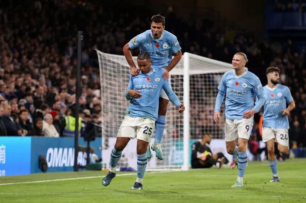 Manchester city tampaknya serius untuk bisa berburu gelar juara usai menumbangkan lawan berat Liverpool dengan skor besar 3-0.