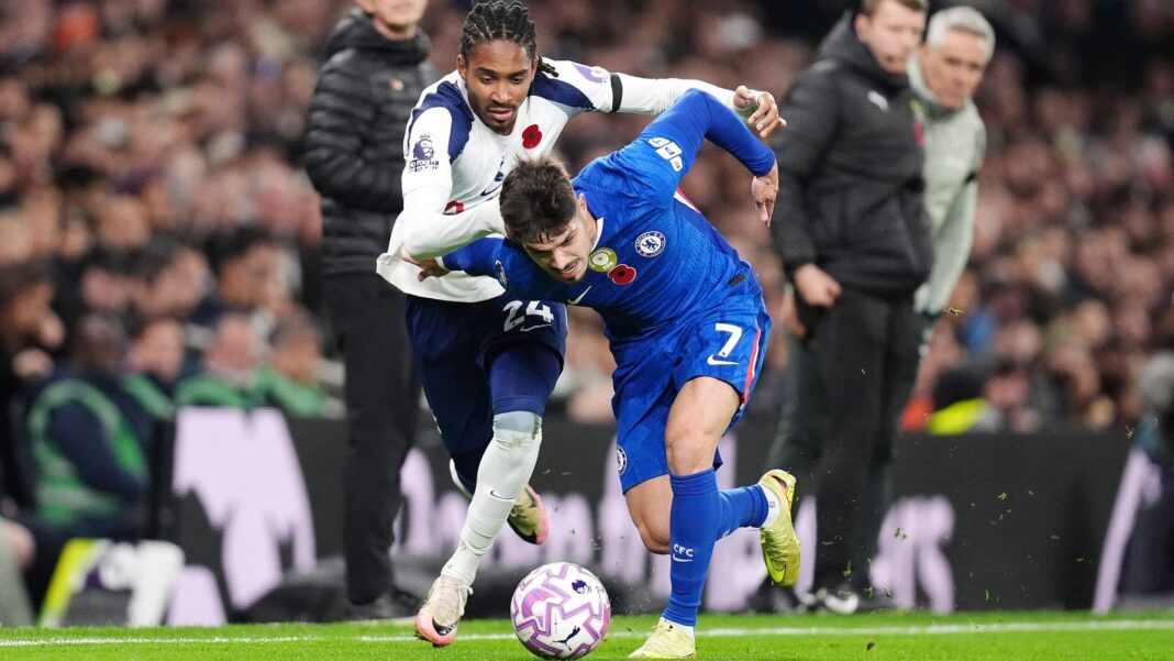 Djed Spence dan Micky van de Ven diketahui mengabaikan pelatih Thomas Frank saat pertandingan berakhir dengan kekalahan 1-0.