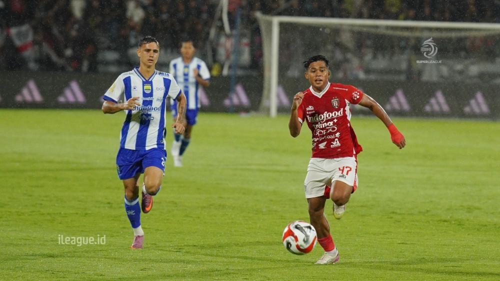 Konsistensi performa Eliano Reijnders di kancah BRI Super League 2025/26 berhasil menyita perhatian pelatih Persib Bandung Bojan Hodak.