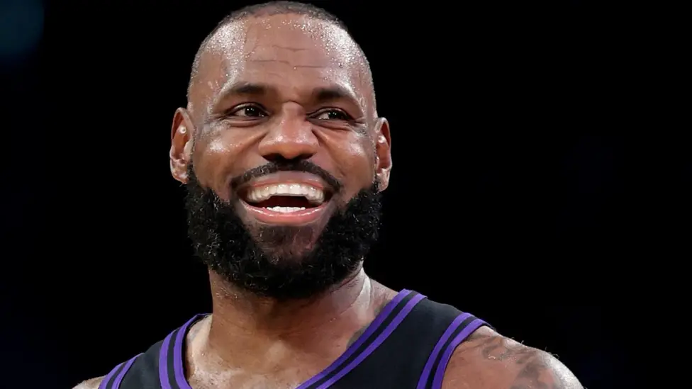 LeBron James secara resmi menjadi pemain pertama yang berpartisipasi dalam 23 musim di NBA secara beruntun.