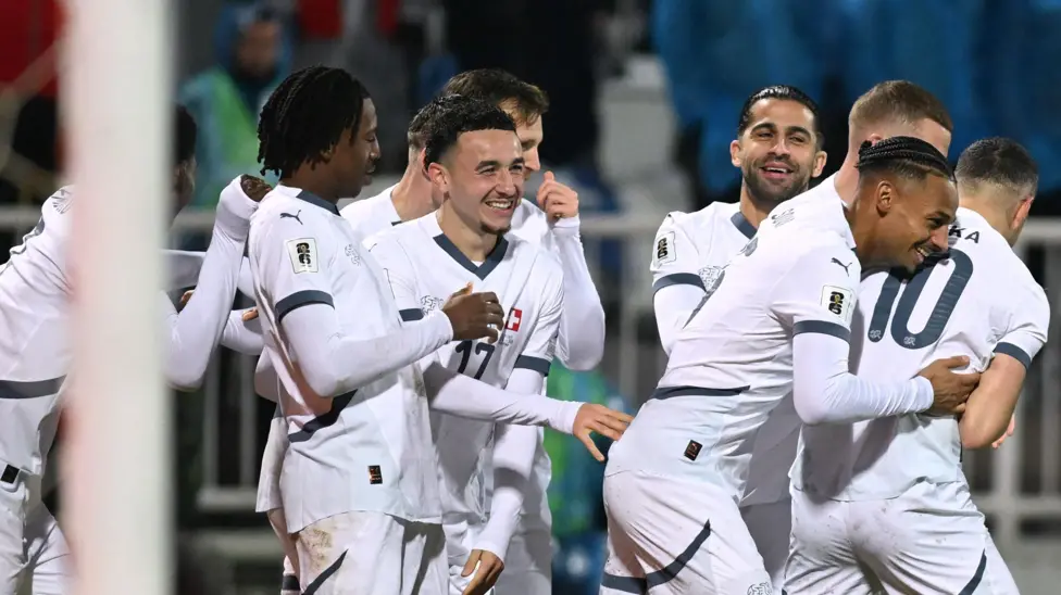Swiss berhasil mengamankan tiket ke Piala Dunia 2026 meski harus melalui perjuangan sengit dengan hasil imbang atas Kosovo.