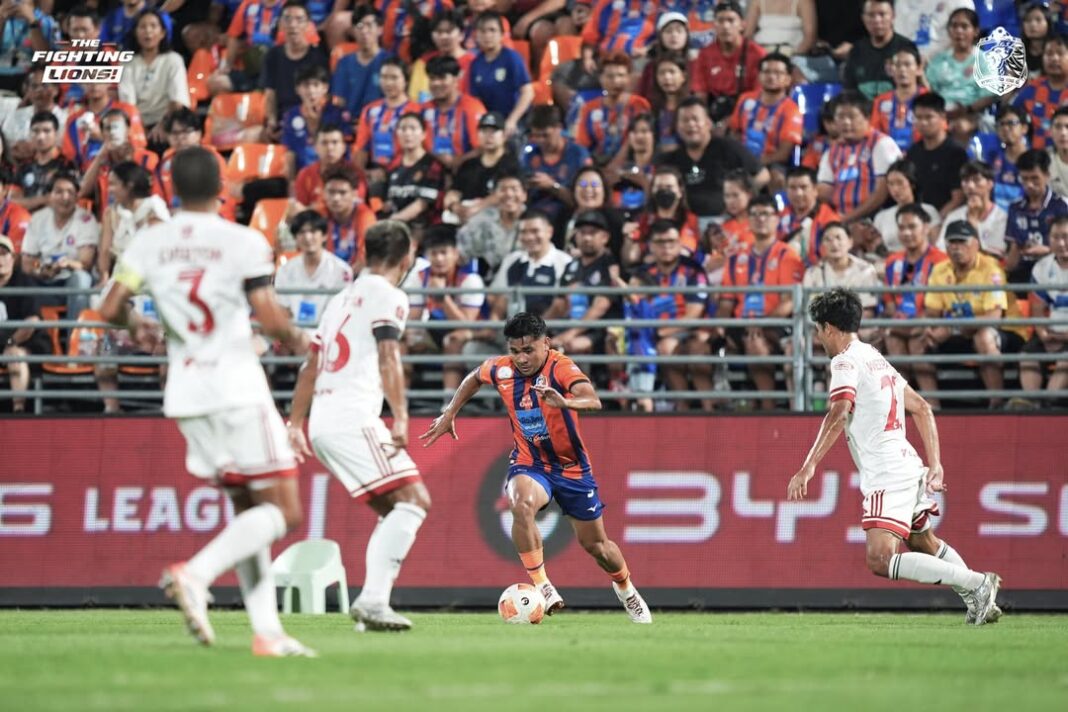 Asnawi Mangkualam, saat bermain untuk Port FC vs Bangkok United