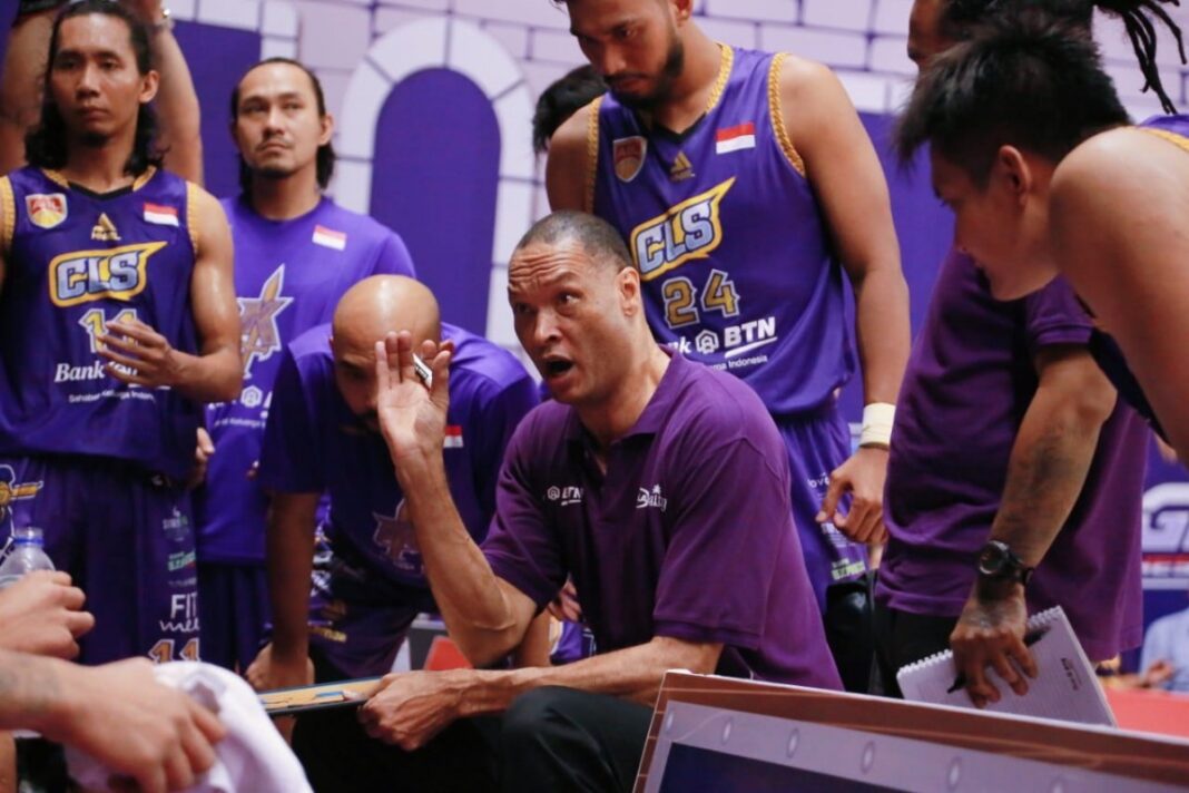 Brian Rowsom pernah melatih CLS Knights