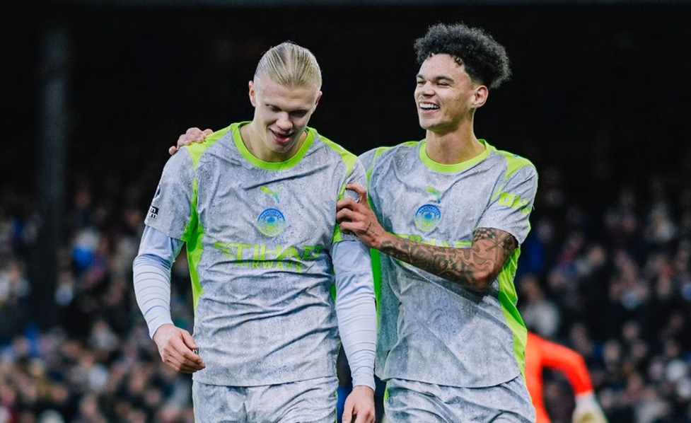 Manchester City masih terlalu tangguh untuk Crystal Palace, bahkan City membawa tiga poin di kandang lawan usai menang dengan skor 0-3.