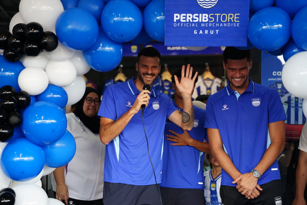 Persib Bandung buka store di Garut