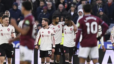 Alexander Isak akhirnya mencetak gol pertamanya untuk Liverpool sekaligus membawa timnya menang atas West Ham 0-2.