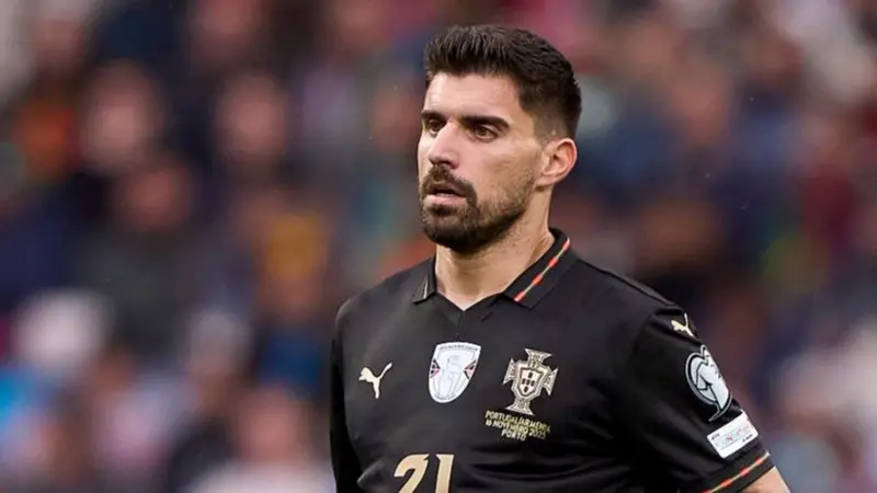 Ruben Amorim, pelatih kepala Manchester United, menyatakan bahwa klub berpotensi melakukan pergerakan dalam bursa transfer Januari mendatang.