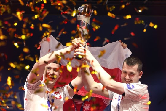 Polandia juarai FIFAe World Cup 2025 eFootball platform konsol