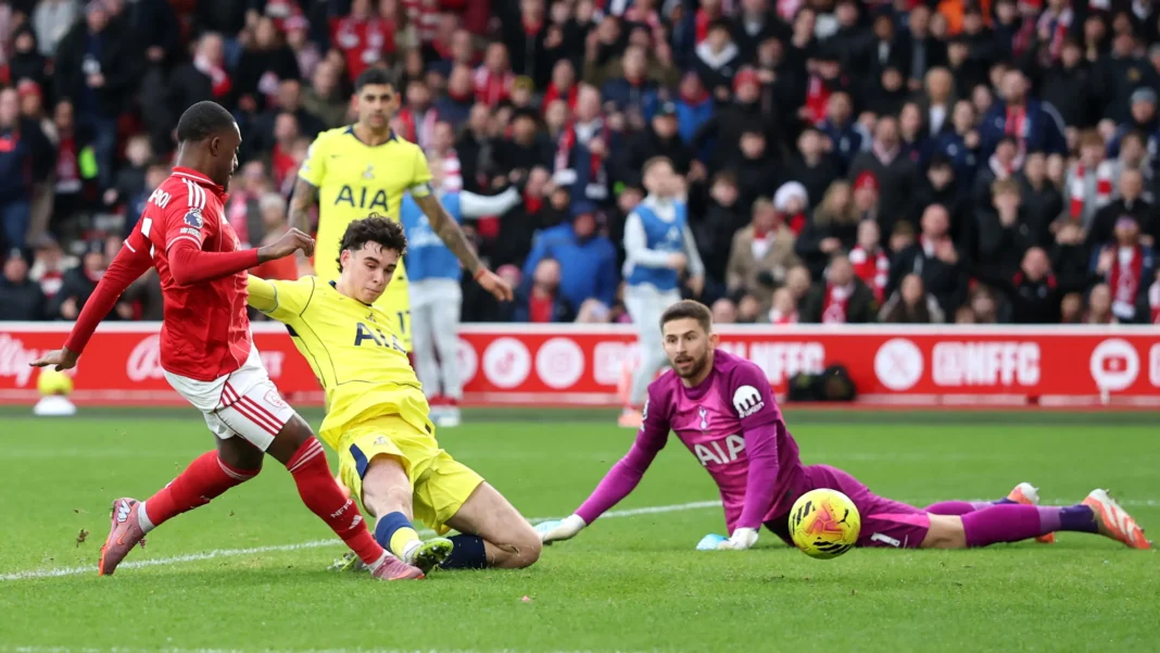 Guglielmo Vicario disebut-sebut lakukan blunder