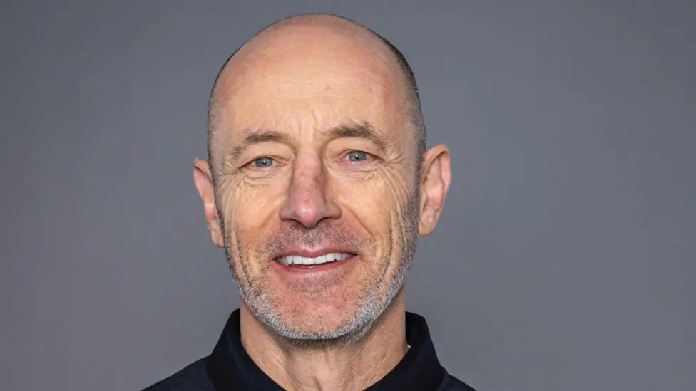 Dalam sebuah langkah yang dinilai inovatif serta berfokus pada budaya dan mentalitas, Mike Anthony beralih dari rugby ke sepak bola.