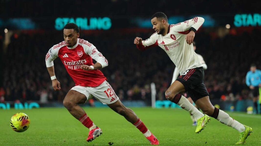 Laga antara Arsenal dan Liverpool berakhir imbang setelah keduanya sama-sama gagal mencetak gol di laga ini, The Gunners semakin mantap di puncak.