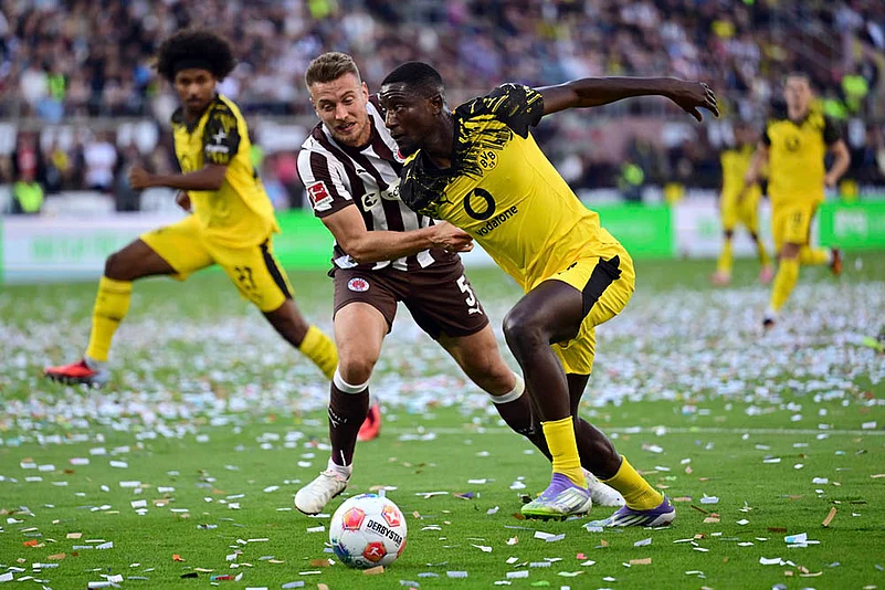 Borussia Dortmund atau BVB sukses menumbangkan lawannya St.Pauli di kandang sendiri dengan skor tipis saja 3-2.