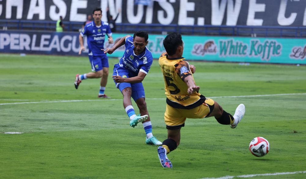 Kemenangan Persib Bandung atas Persija Jakarta 1-0 disambut dengan sangat sukacita oleh Beckham Putra Nugraha.