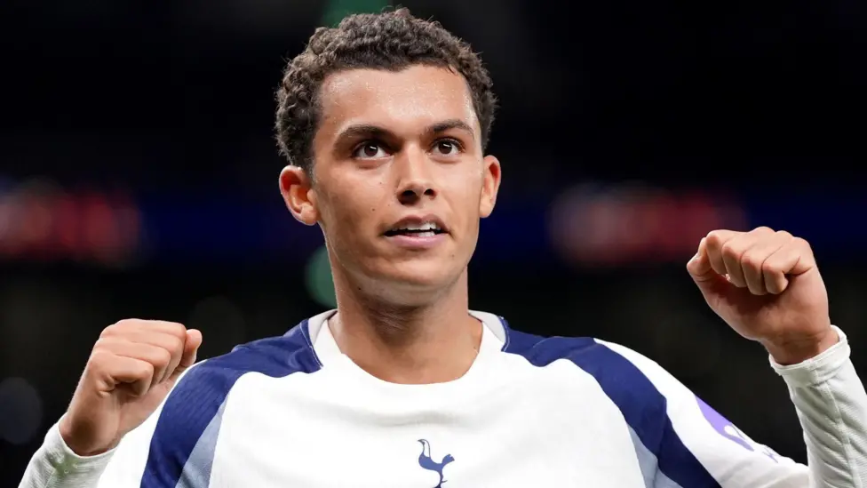 Crystal Palace telah mencapai kesepakatan untuk merekrut penyerang Tottenham, Brennan Johnson, dengan nilai transfer mencapai £35 juta.