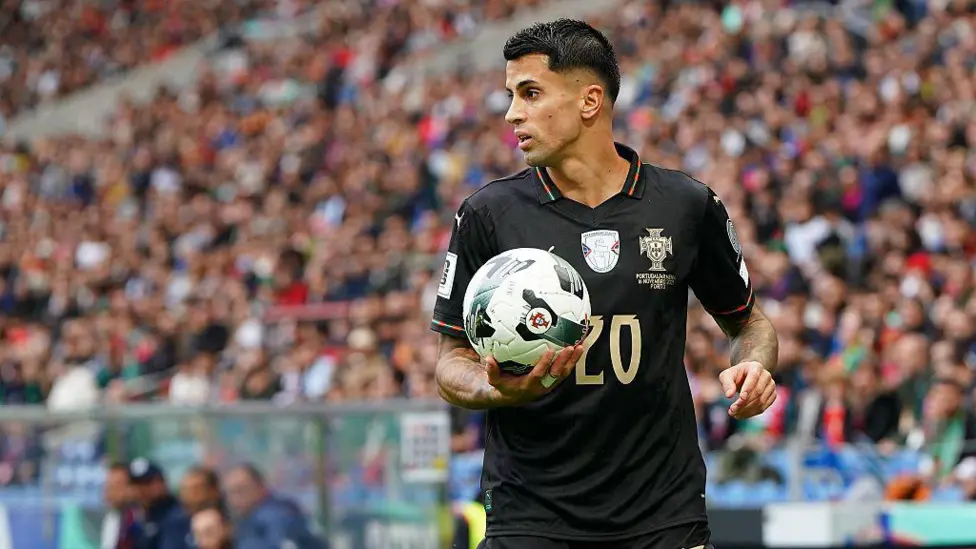 Joao Cancelo, mantan bek Manchester City, telah resmi kembali ke Barcelona dengan status pinjaman dari Al-Hilal hingga akhir musim.