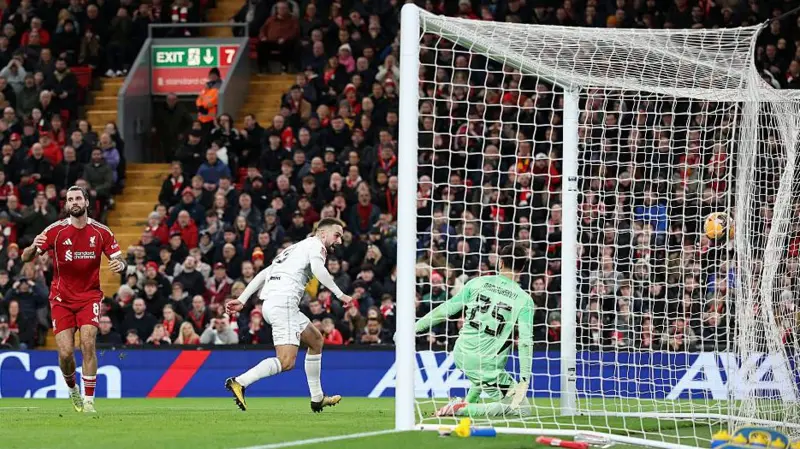 Liverpool harus berjuang keras untuk mengatasi ketangguhan Barnsley di Anfield demi melaju ke babak keempat Piala FA.