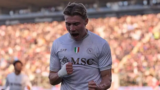 Napoli mulai mempersiapkan masa depan sang penyerangnya, Rasmus Højlund bersama mereka dengan rencana mempermanenkannya.