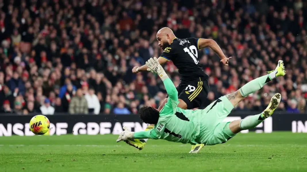 Manchester United tampaknya masih terlalu jago untuk tim sekelas Arsenal, buktinya mereka membawa tiga poin dari Emirates Stadium.