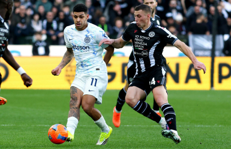 Inter Milan sukses meraih tiga poin usai menumbangkan lawannya Udinese dengan skor tipis saja 1-0 di kandang lawan.