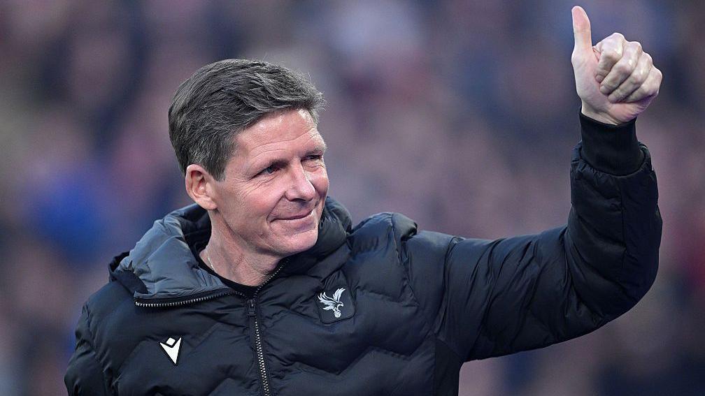 Oliver Glasner dikaitkan dengan kursi pelatih permanen Manchester United