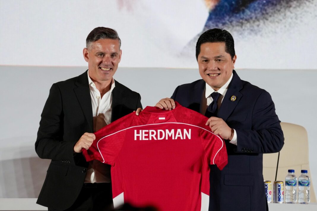 John Herdman bersama Ketua Umum PSSI, Erick Thohir