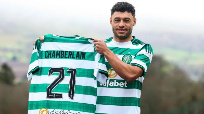 Sebagai pemain bebas transfer setelah hengkang dari Besiktas pada Agustus lalu, Alex Oxlade-Chamberlain kini menemukan klub barunya.