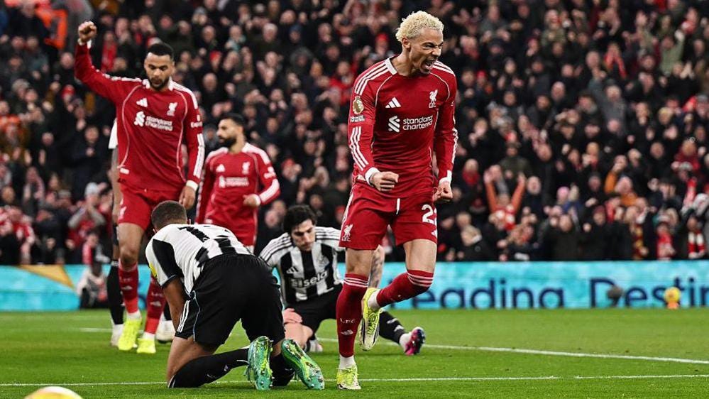 Hugo Ekitike menjadi pahlawan Liverpool setelah mereka menang dengan sangat meyakinkan di kandang melawan Newcastle United, 4-1.