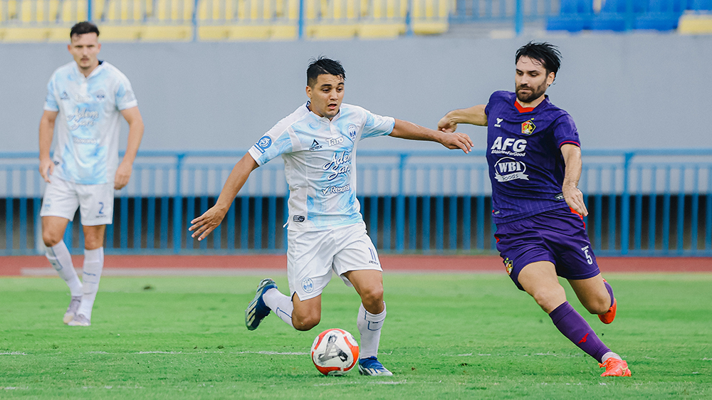 Perlawanan sengit tersaji di Stadion Gelora Joko Samudro ketika PSIM Yogyakarta memaksa tuan rumah Persik Kediri berbagi angka.