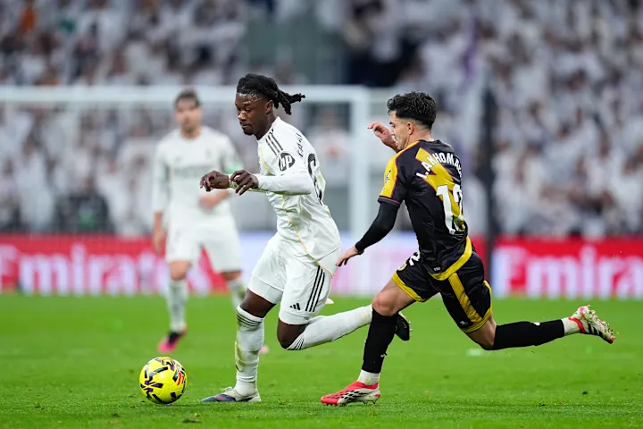 Gol Kylian Mbappe di menit ke- 90+10 lewat titik penalti sukses membawa Real Madrid menang dari melawan Rayo Vallecano, skor akhir 2-1.