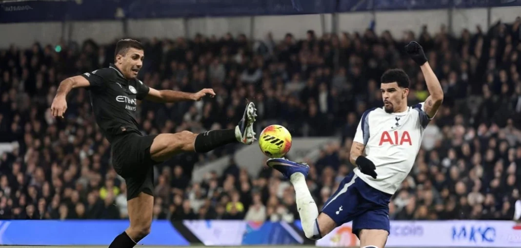 Dominic Solanke menjadi penyelamat Spurs dari kekalahan atas Manchester City, berkat dua golnya, kedudukan berakhir 2-2.