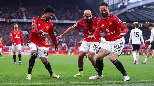 Gol Benjamin Sesko di menit akhir pertandingan membawa Manchester United menang dari Fulham dengans skor tipis 3-2.