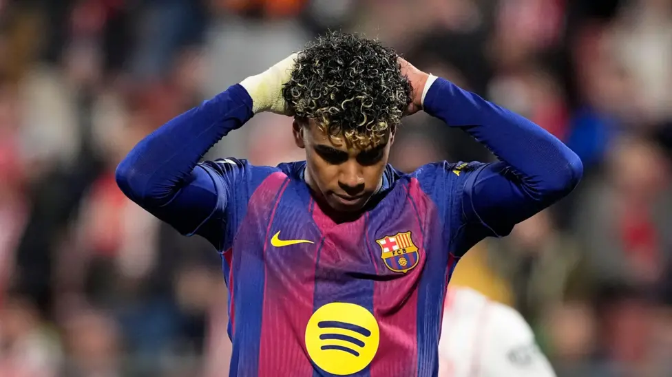 Dalam sebuah derbi Catalan yang berdenyut intensitas, Barcelona harus menanggung malam yang kelabu di kandang Girona.